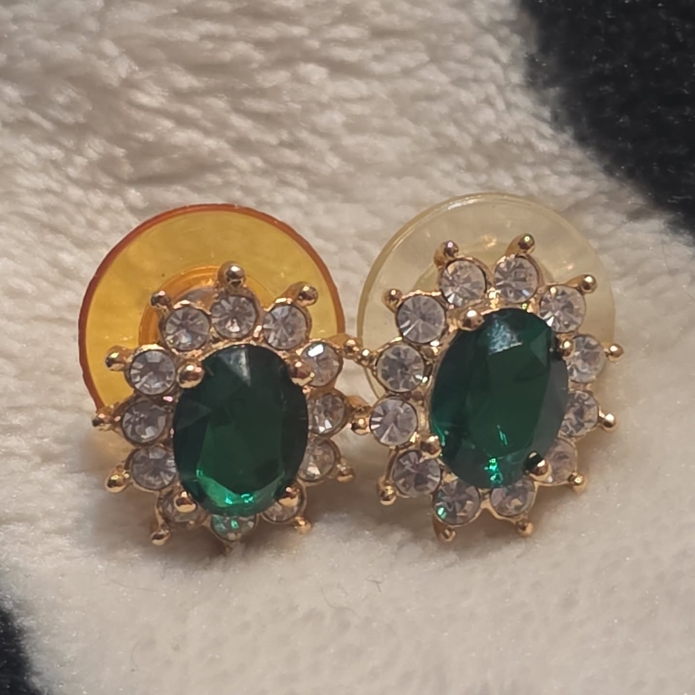 Emrald and Gold Stud Earrings